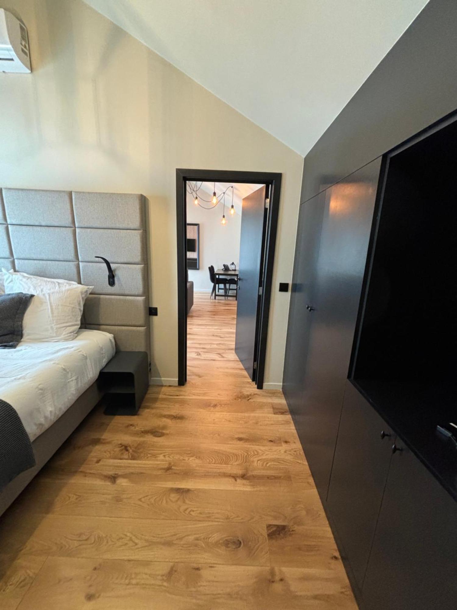 Hotel Mezza Notte Ронсе Екстер'єр фото
